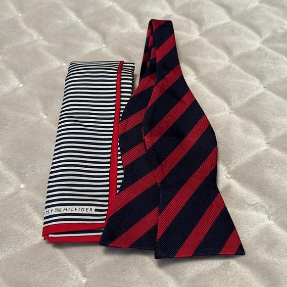 Tommy Hilfiger bow tie & Handkerchief set navy and red - Picture 7 of 9